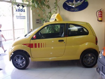 Una autoescuela de Lugo adquiere un coche sin carné para facilitar la adquisición de su licencia